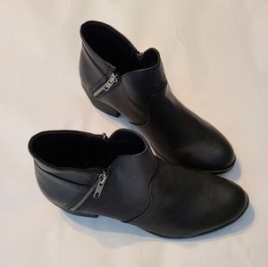 NWOT American Rag ankle boots size 9